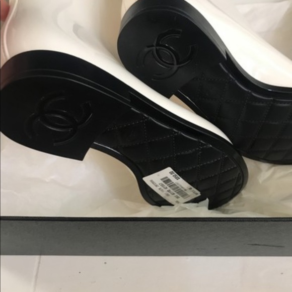 Chanel 19C Ivory White Black CC Logo PVC B… - Picture 7 of 11